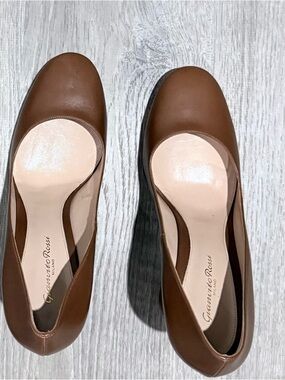 NEVER WORN! Gianvito Rossi Brown Leather Round-Toe Pumps